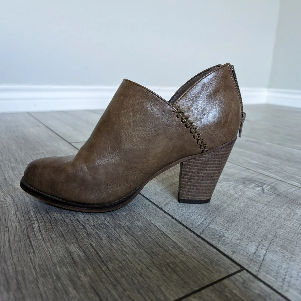 Booties, 7.5 - Picture 2 of 4